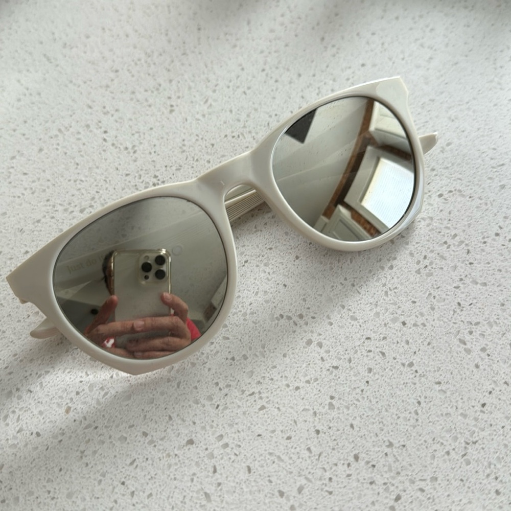 Nike Essential Horizon sunglasses, EV119 EUC